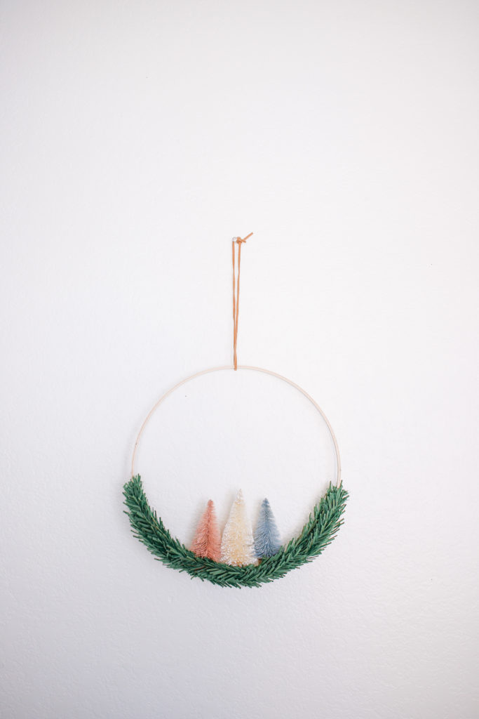 5-min-diy-christmas-modern-hoop-wreath