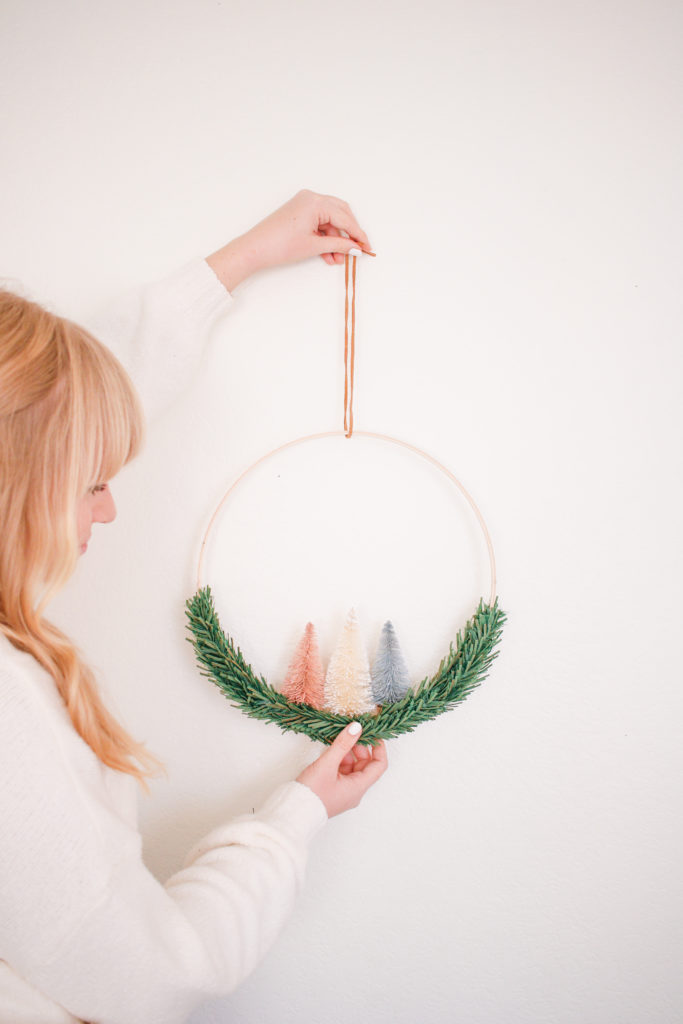 5-min-diy-christmas-modern-hoop-wreath