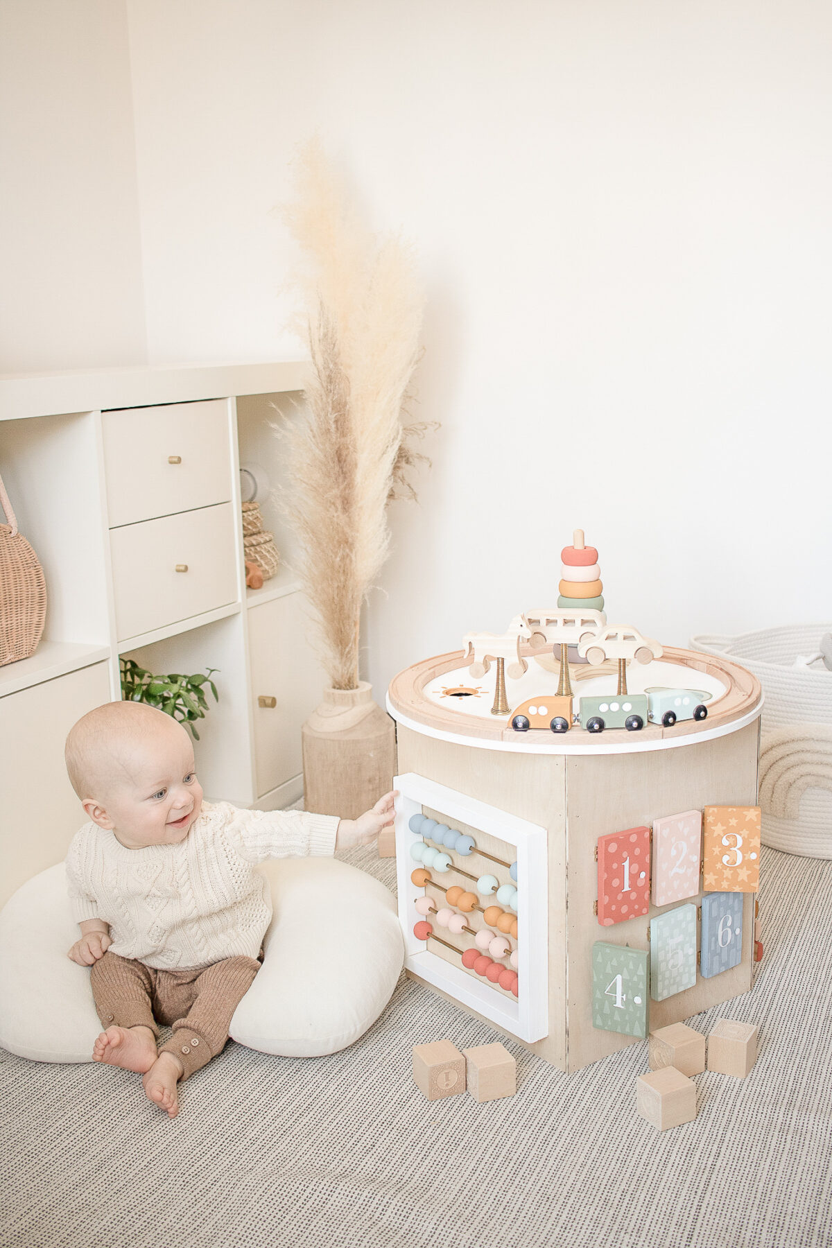 DIY Activity Cube Center for Babies and Toddlers - mikyla